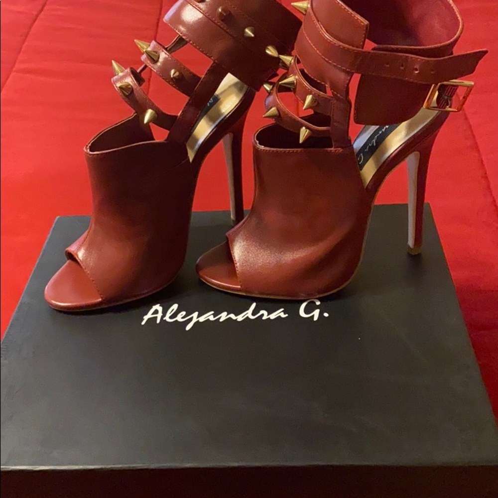 Alejandra G Fiona red